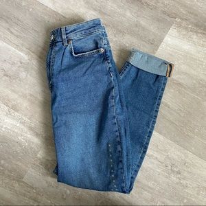 Women’s H&M Undivided mom jeans- size 6